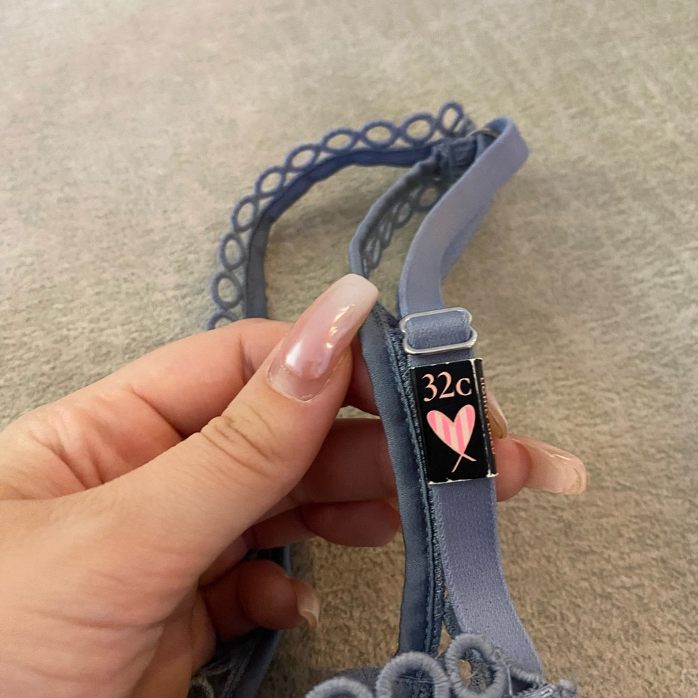 Victoria's Secret Blue Lace Bra - Picture 2 of 4